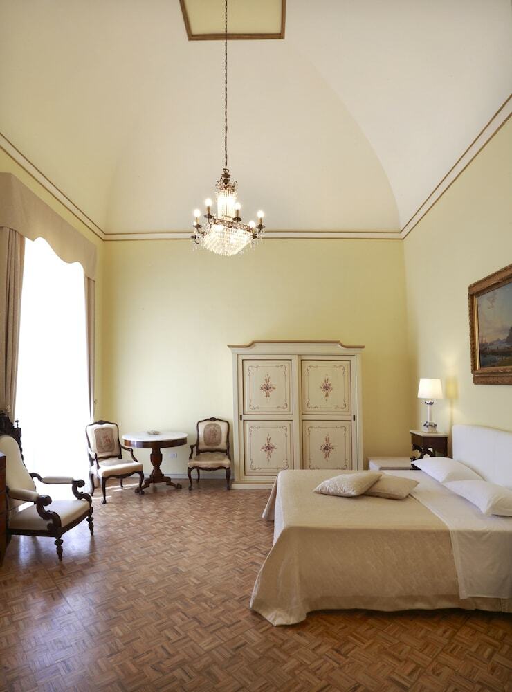 Bed & Breakfast Person� Palace
