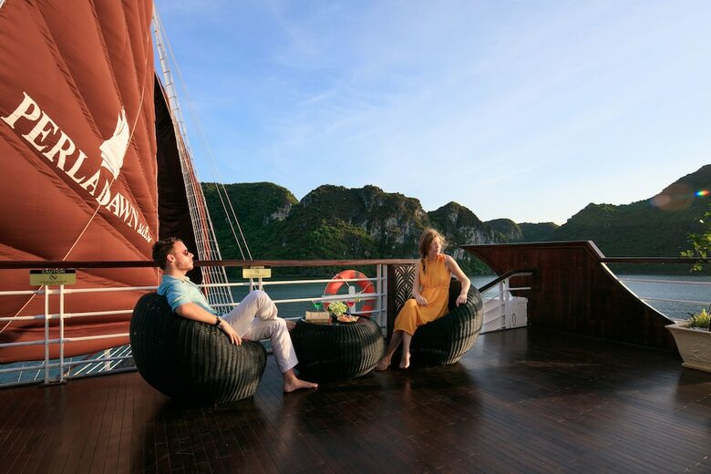 Perla Dawn Sails