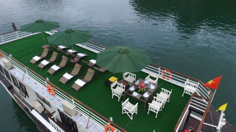 Legend White Dolphin Cruise