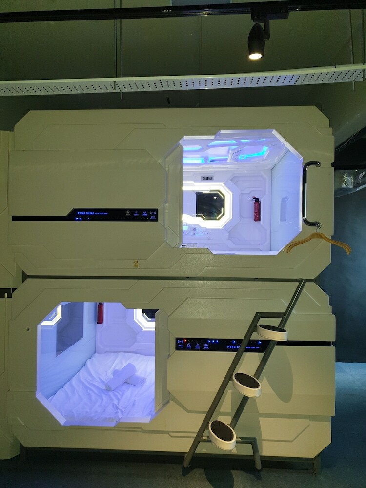 Lavish Capsule