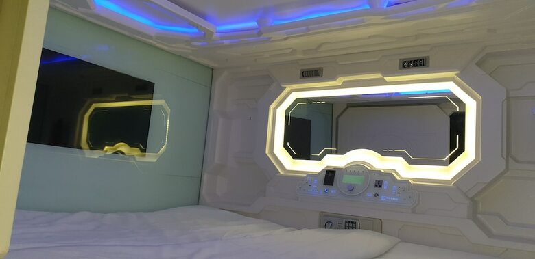 Lavish Capsule