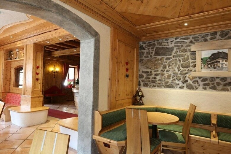 Hotel Albergo Centrale Forni