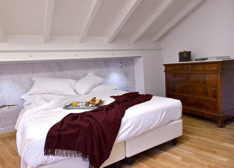 Al Cappello Rosso Suite Apartments
