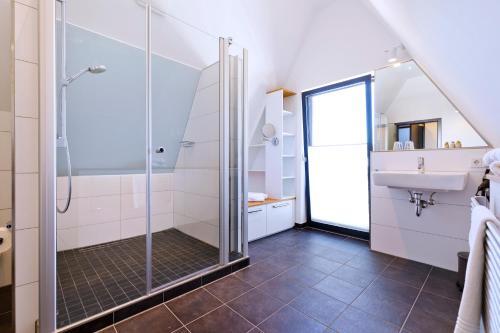 Hostal Logierhaus Rheintoreins