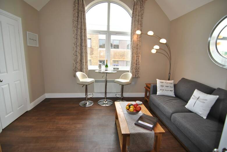 Apartamentos Lord Raglan House