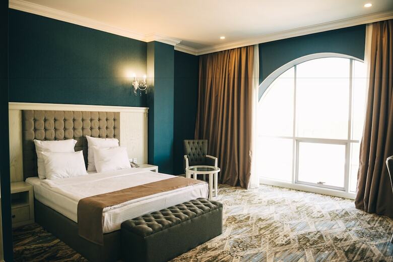 Emerald Suite Hotel