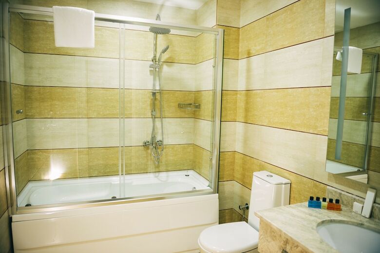 Emerald Suite Hotel
