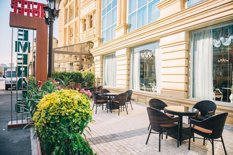 Emerald Suite Hotel
