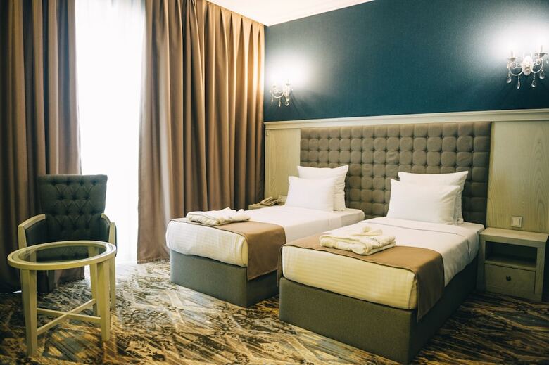 Emerald Suite Hotel