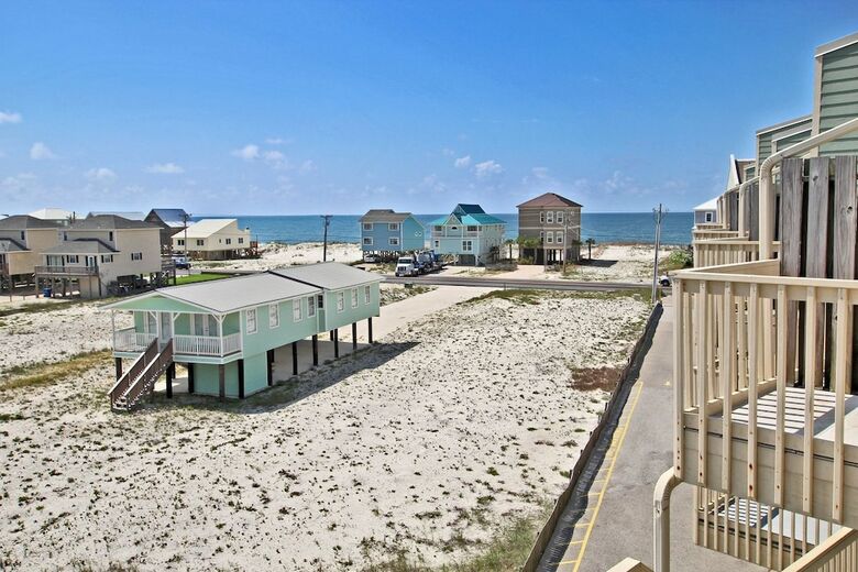 Summerhouse West 207b - Two Bedroom Condo