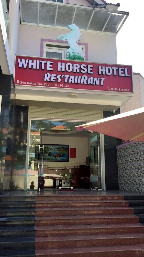 White Horse Hotel & Restaurant