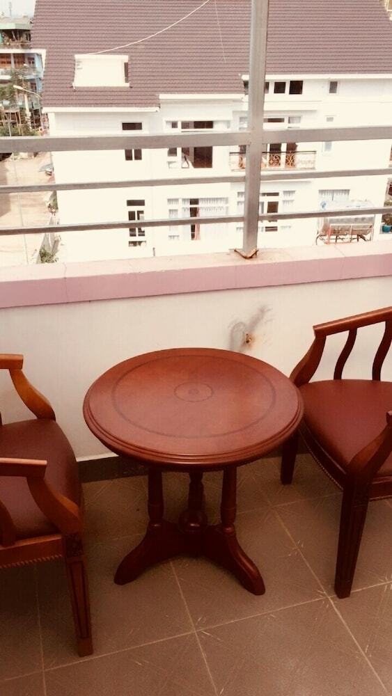 White Horse Hotel & Restaurant