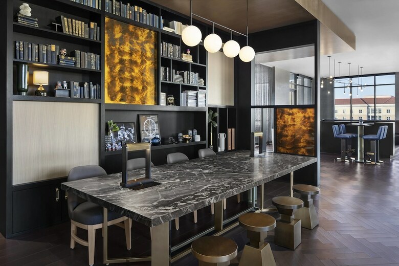 The Oaklander Hotel, Autograph Collection