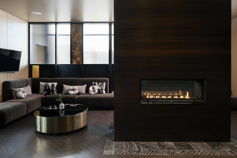 The Oaklander Hotel, Autograph Collection