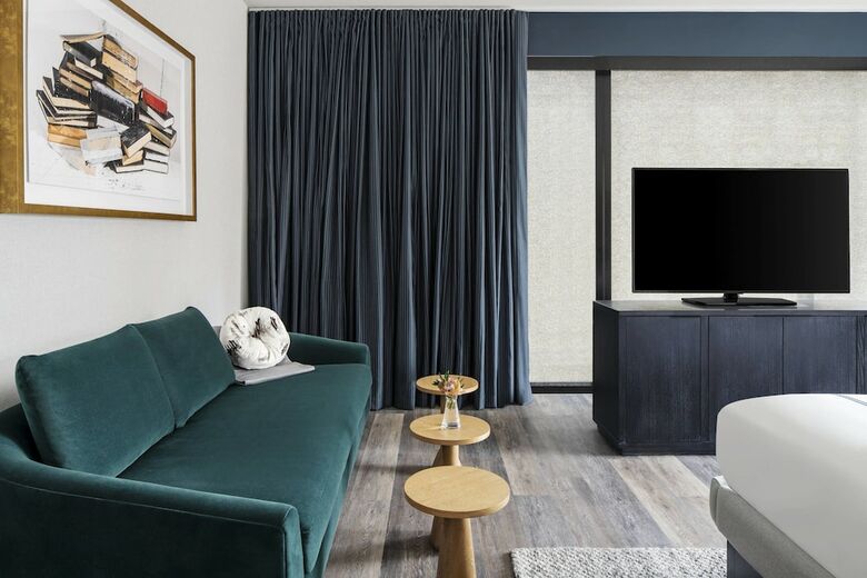The Oaklander Hotel, Autograph Collection