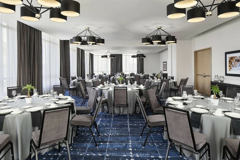 The Oaklander Hotel, Autograph Collection