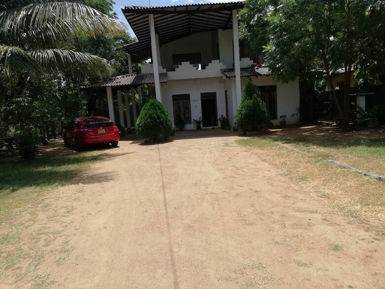 Hotel Ambasewana Resort