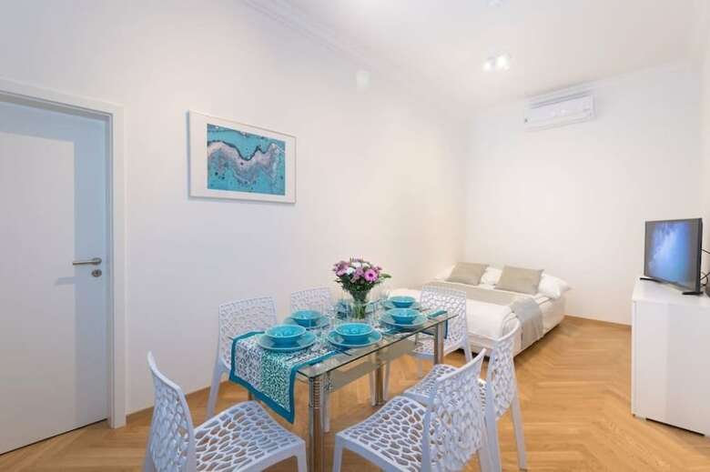 Central Superior Apartments And Suites