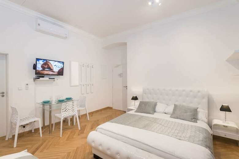Central Superior Apartments And Suites