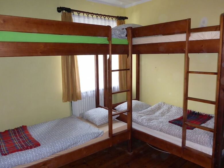 Hostal Folks Village Plowce House