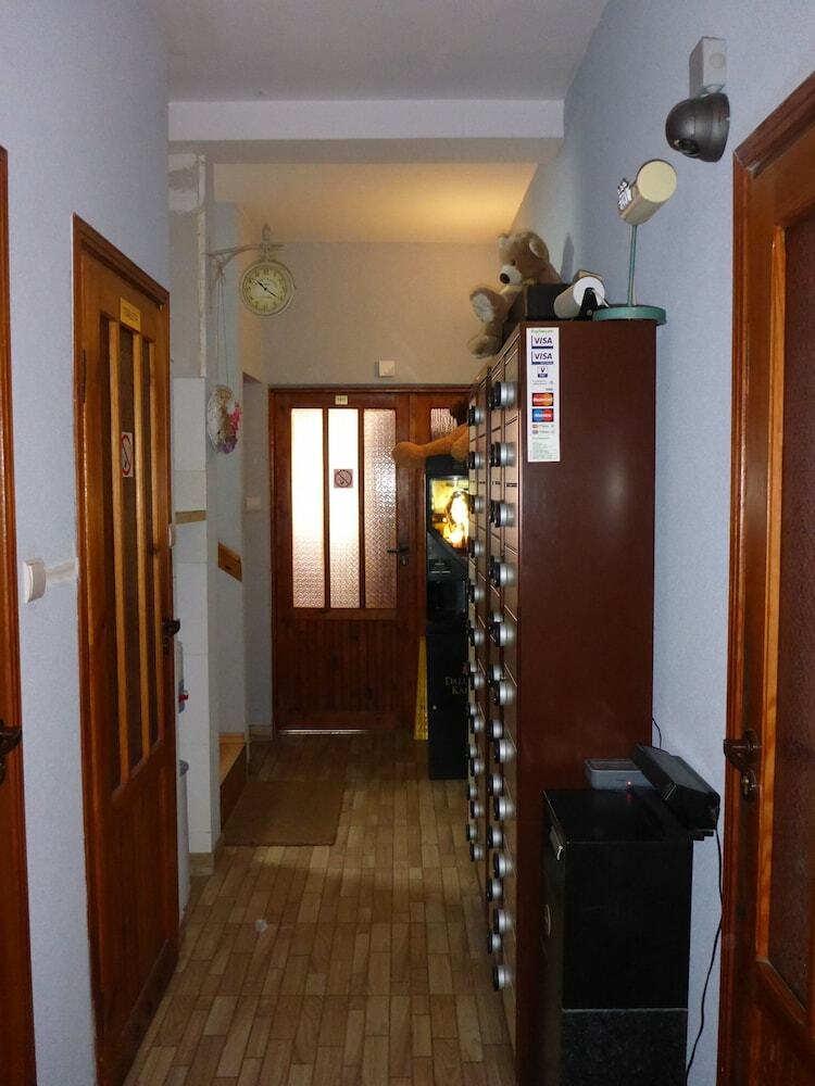 Hostal Folks Village Plowce House