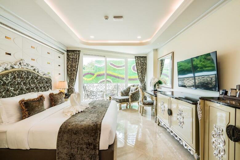 Hotel Lk Emerald Beach