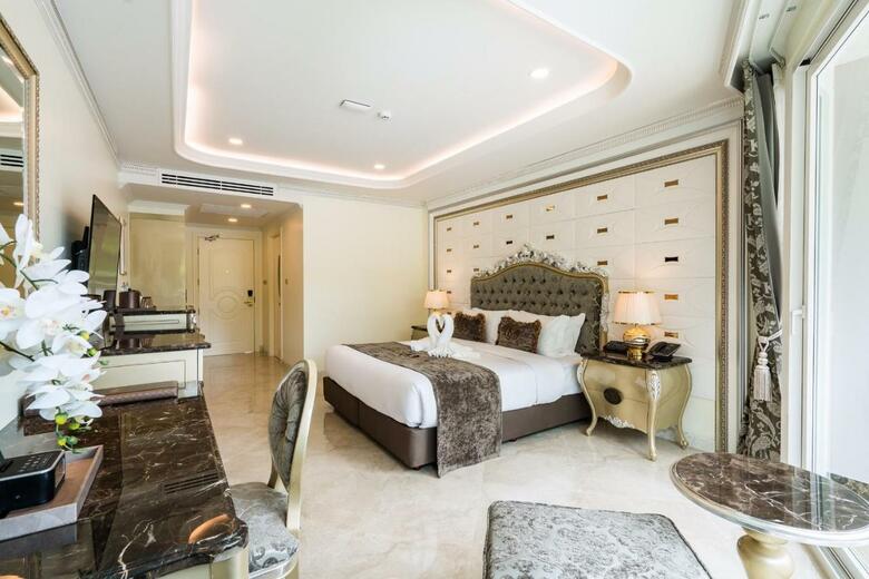 Hotel Lk Emerald Beach