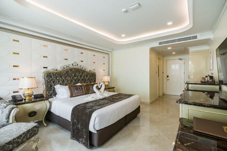 Hotel Lk Emerald Beach