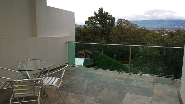 Las Yagrumas Condo Escazu