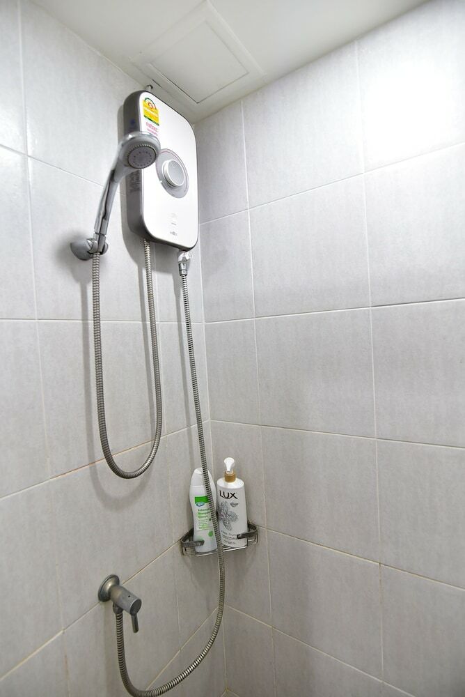 Lumpini Wongamat Suites