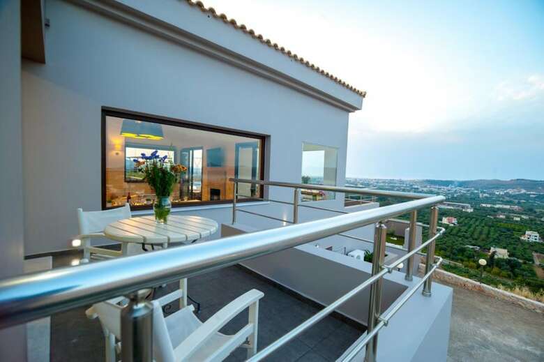 Villa Kedria With Heated Pool