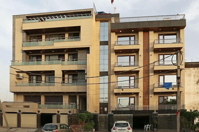 Oyo 5198 Hotel Hcgrand