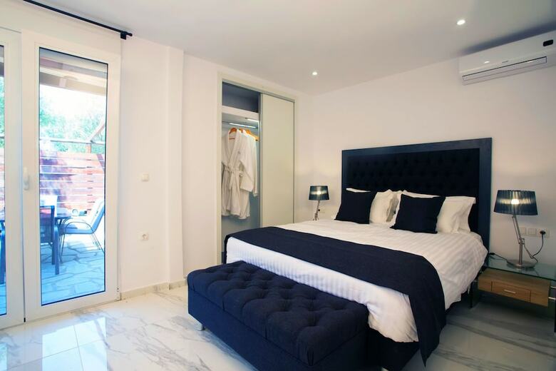 Salonikiou Beach Luxury Residences