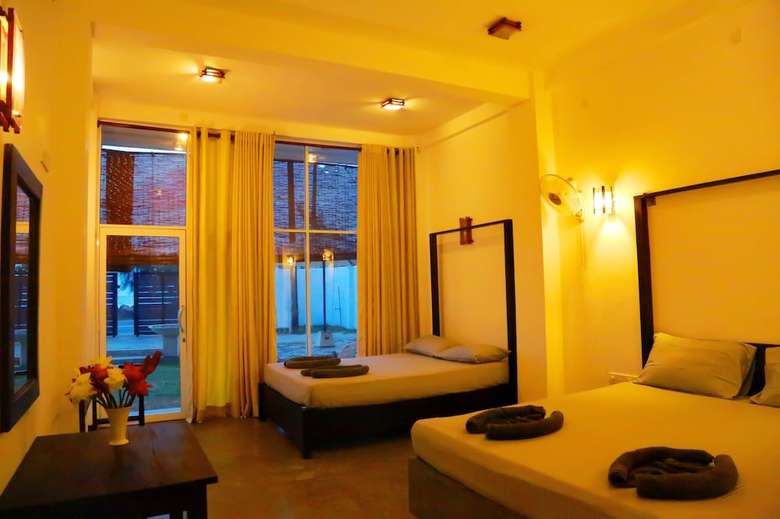 Hotel The Surflanaka Resort