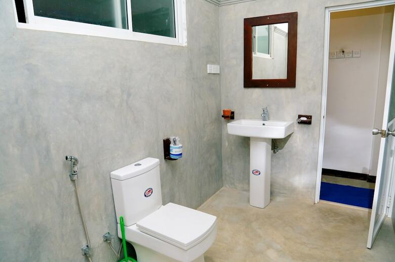 Hotel The Surflanaka Resort