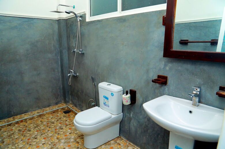 Hotel The Surflanaka Resort
