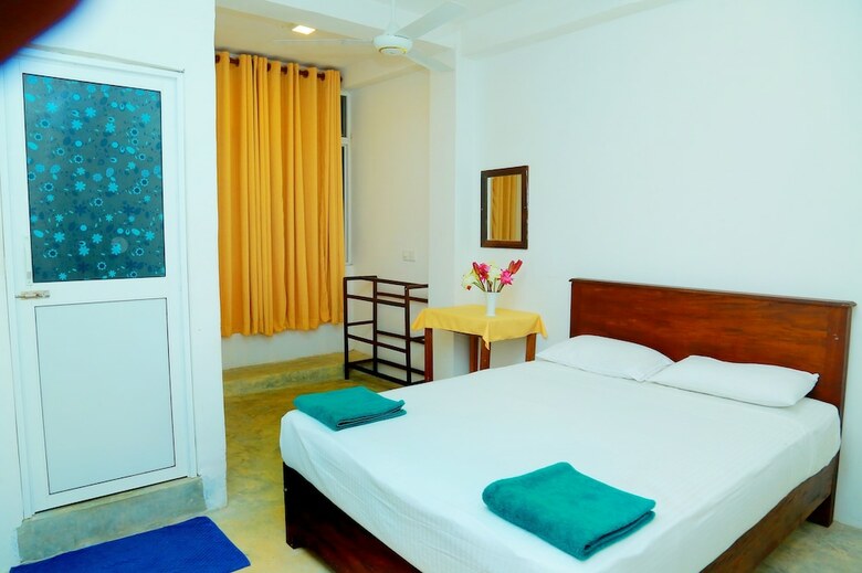 Hotel The Surflanaka Resort