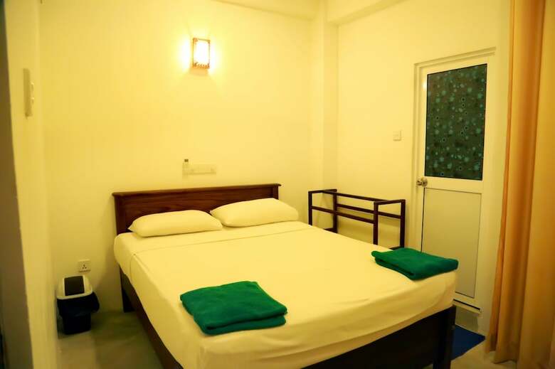 Hotel The Surflanaka Resort