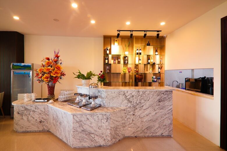 Lake View Hotel
