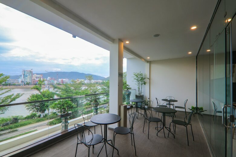 Lake View Hotel