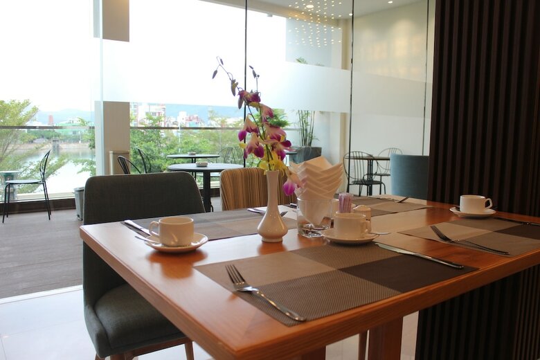 Lake View Hotel