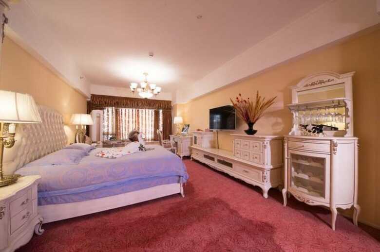 Chengdu Longhu Beach Hotel