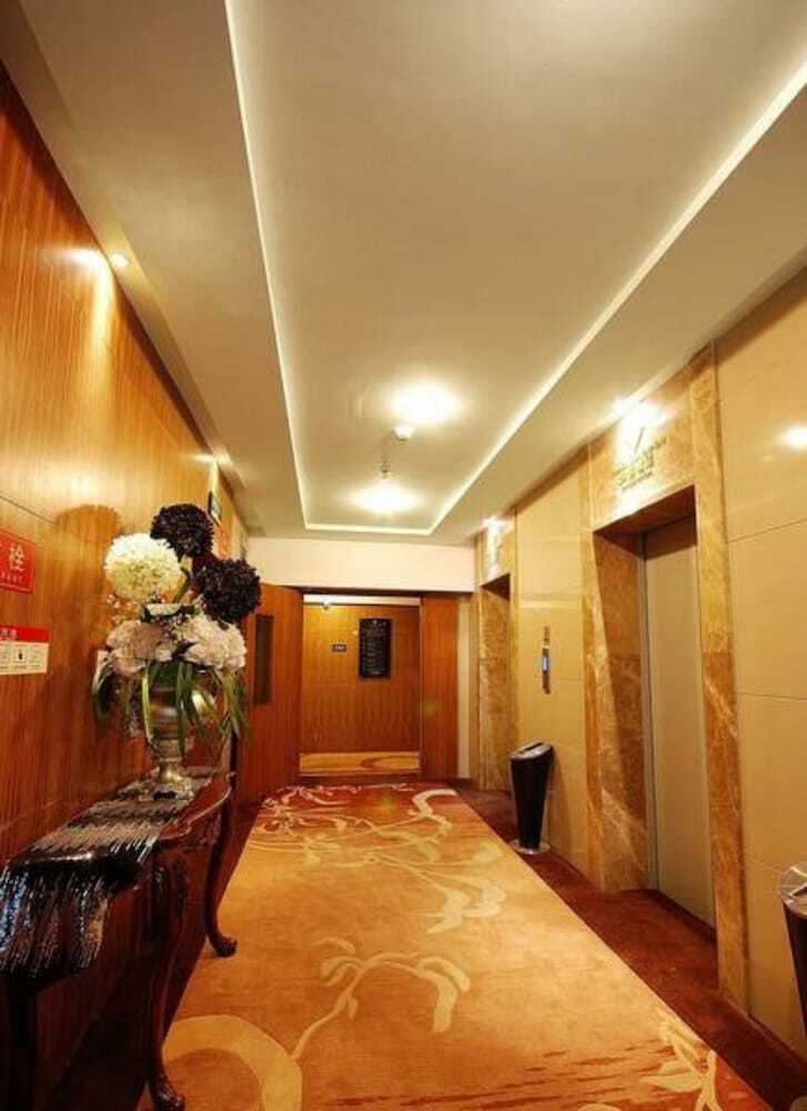 Chengdu Longhu Beach Hotel
