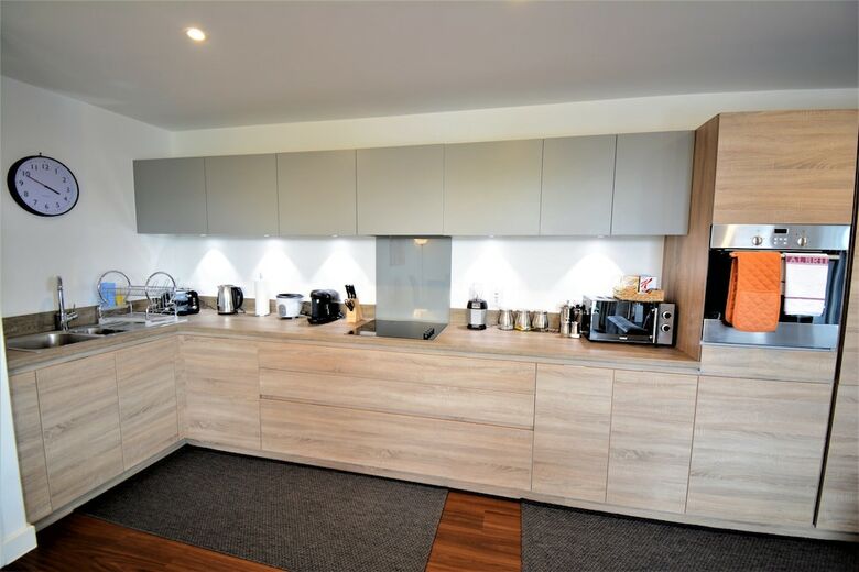 Kennet House Superior Serviced Apartment
