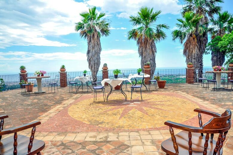 Hotel La Casa Rosa