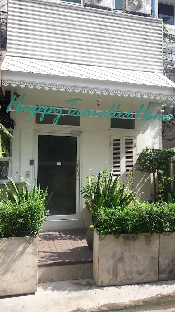 Hostal Happy Traveller Home