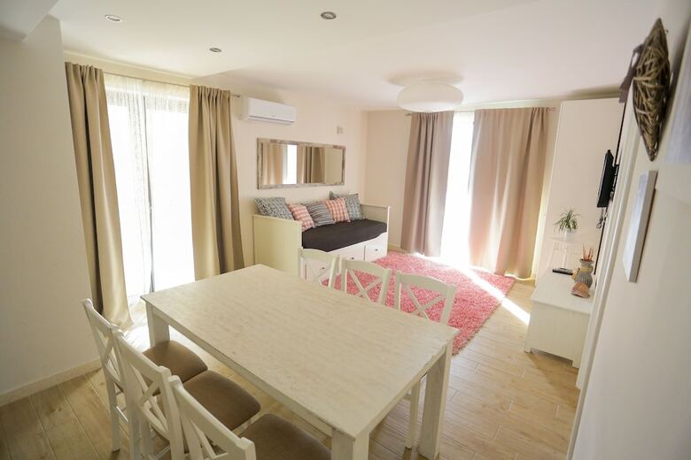 Hotel Guesthouse Augusta Insula
