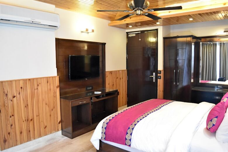 Hotel Wood Castle Grand