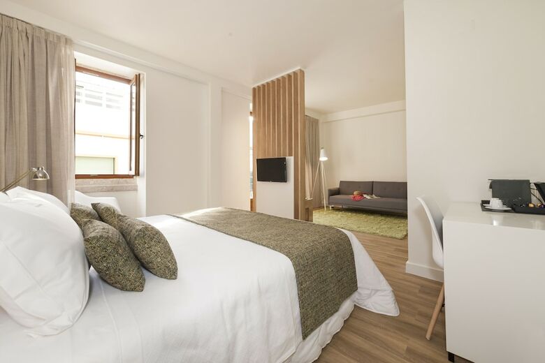 Bed & Breakfast Porta Da Arr�bida Hostel & Suites