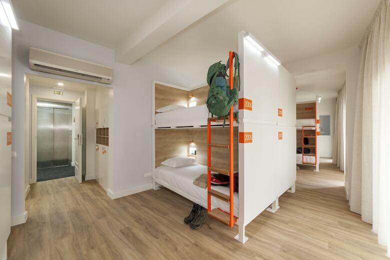 Bed & Breakfast Porta Da Arr�bida Hostel & Suites